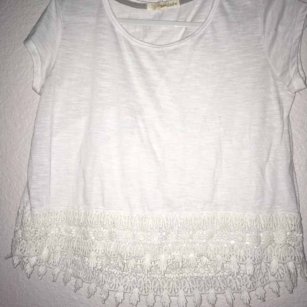 WHITE AND FLORAL HIPPIE CROP TOP